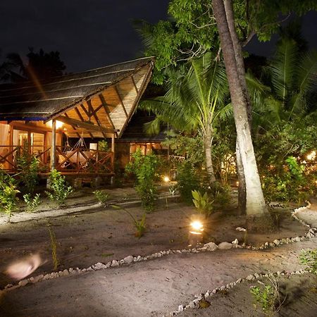 Metita Beach & Dive Resort Daruba ภายนอก รูปภาพ